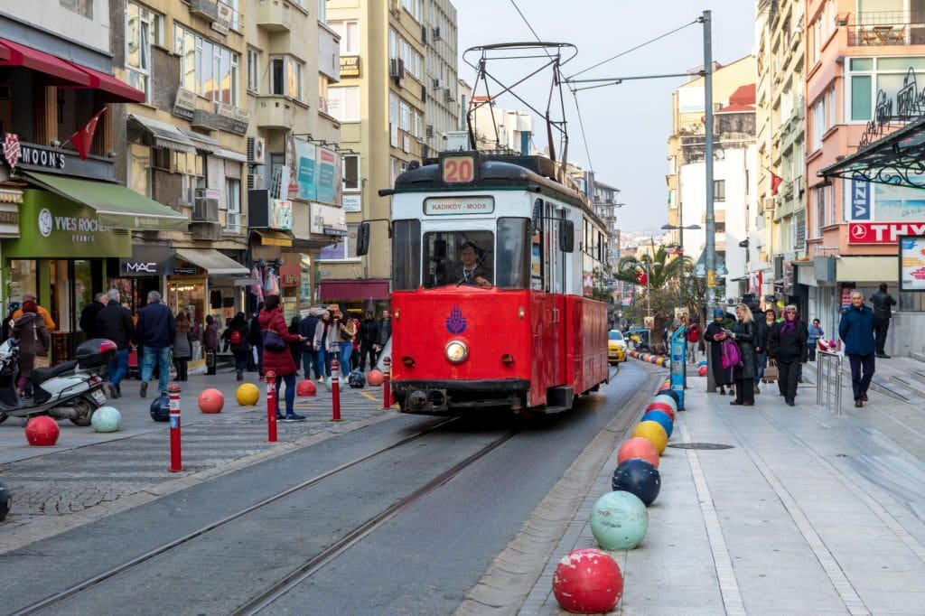 bahariye caddesi, kadıköy çarşı