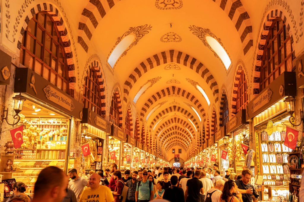 mısır çarşısı, istanbul tarihi çarşılar, eminönü mısır çarşısı, çarşı istanbul, istanbul baharatçılar çarşısı