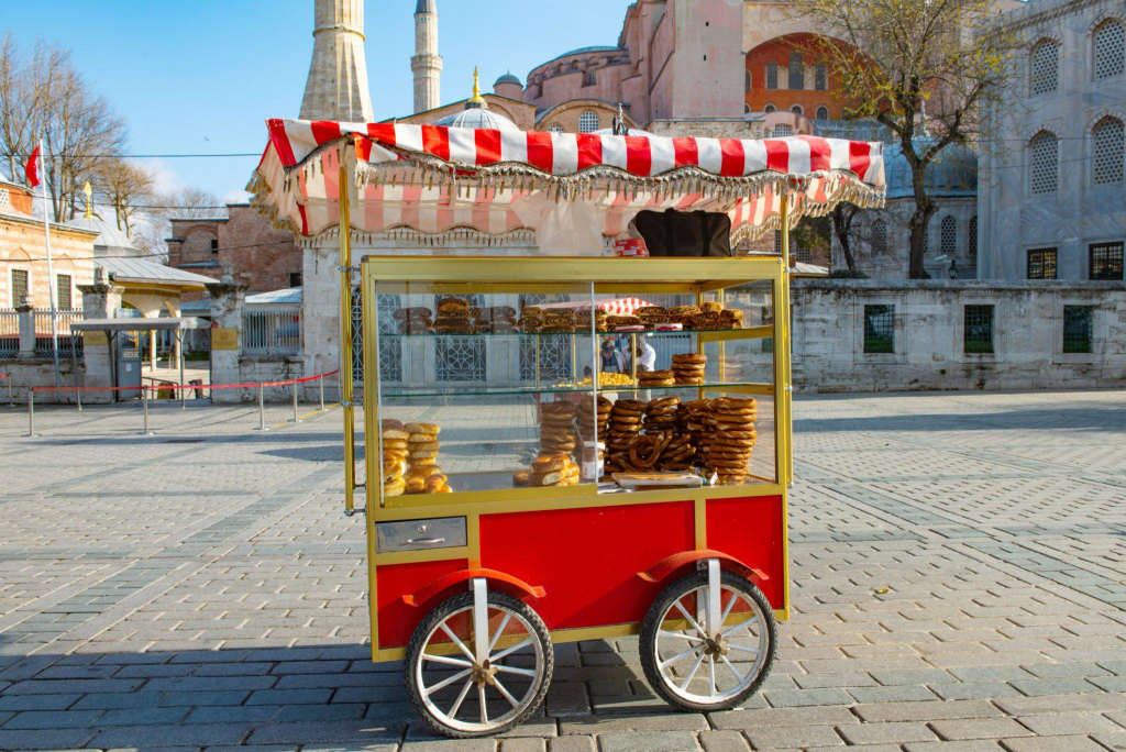 İstanbul'da Ne Yenir simitçi