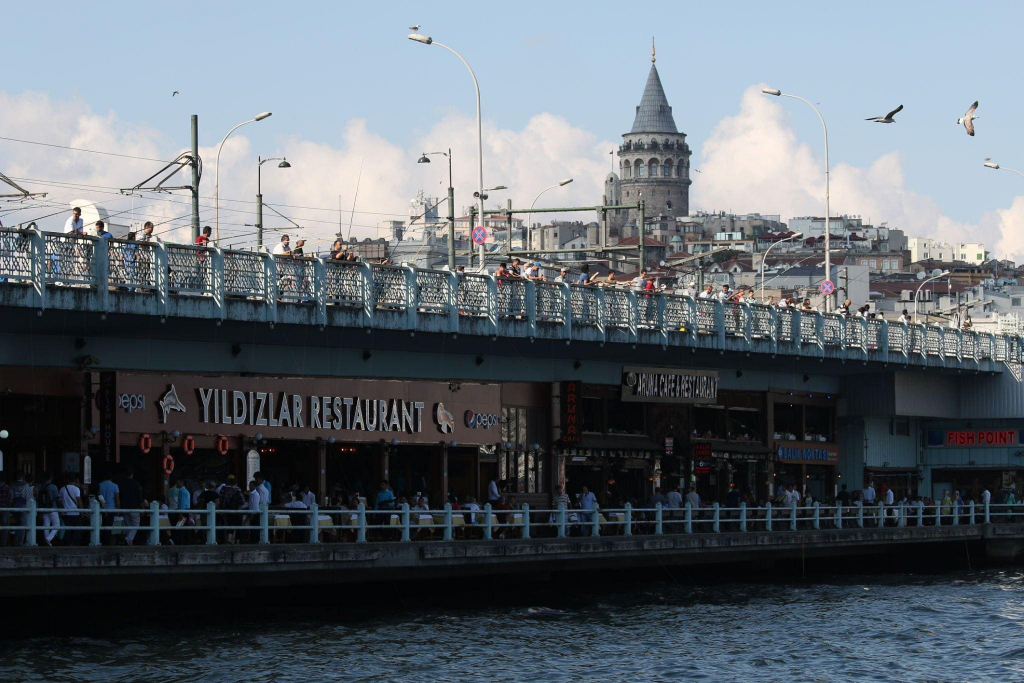 İstanbul'da Ne Yenir balık ekmek eminonu